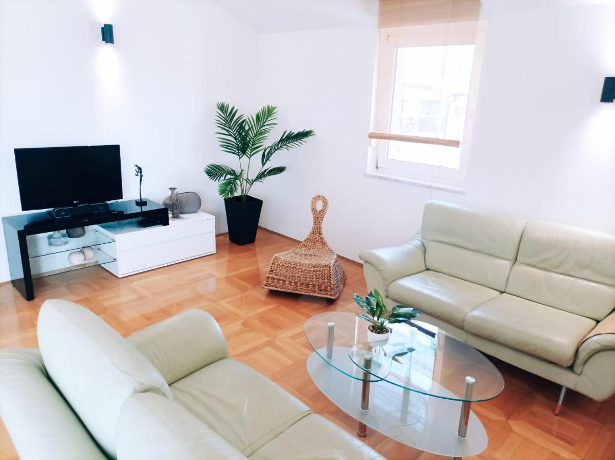 Barba Luka, Near Beach, Beautiful Views Apartment Kastela